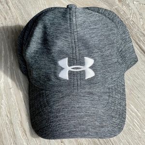 Women's UA Microthread Twist Renegade Cap in White/Stealth Gray